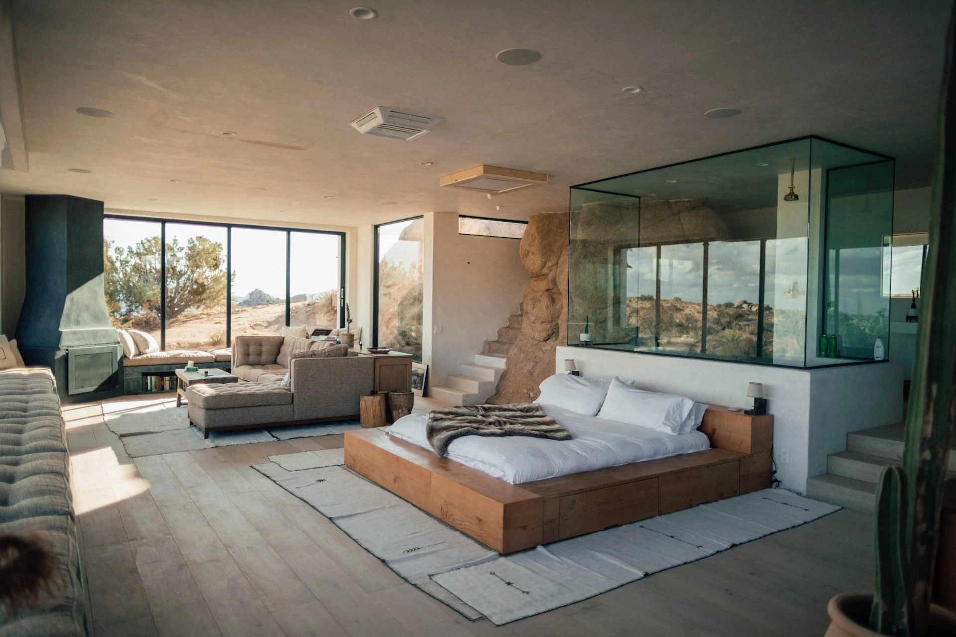 Comedor exterior con pérgola